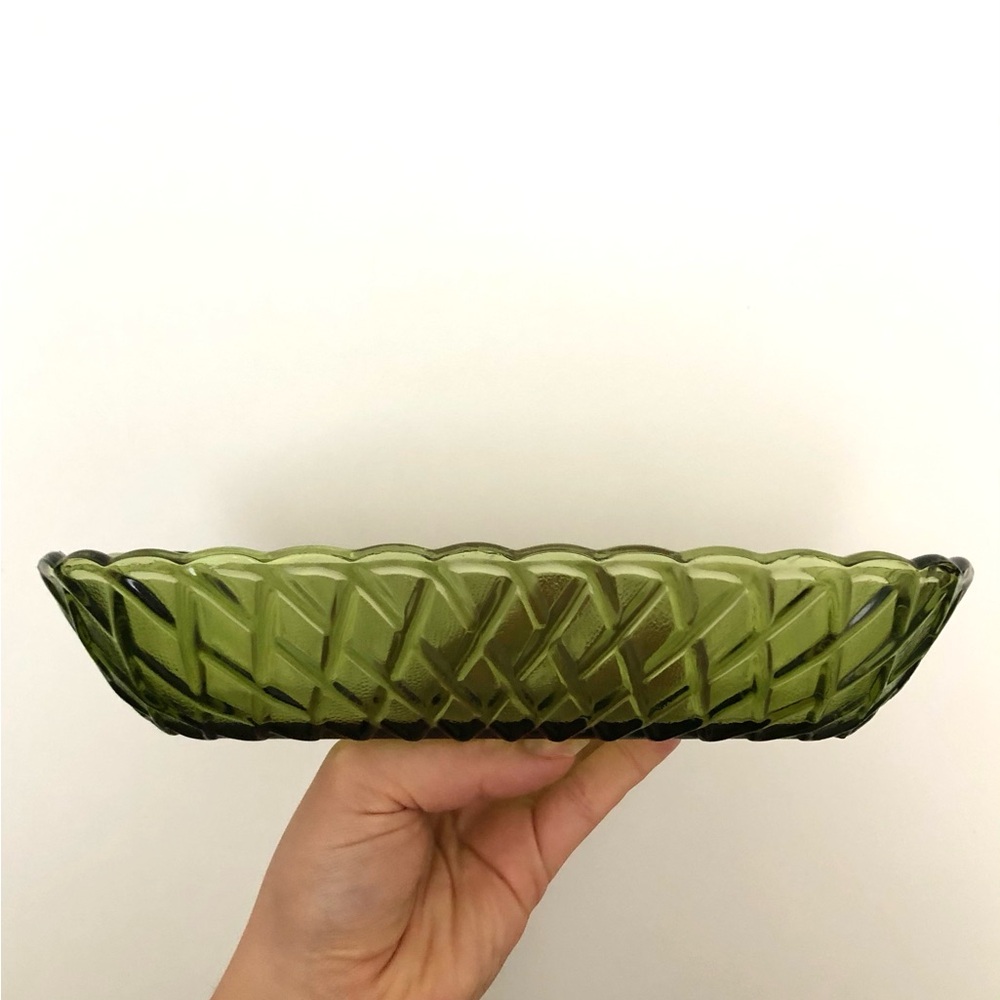Mid Century Avocado Green Pretzel Design Glass Dish 🥨